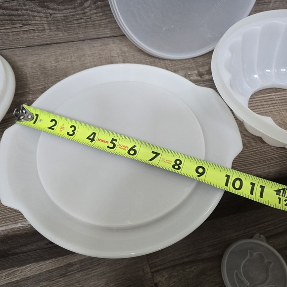 Tupperware jello mold and server - Picture 6 of 8